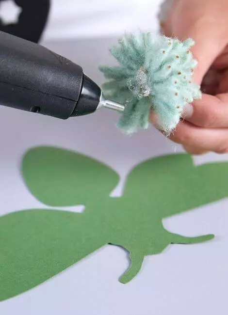 Making pom-pom butterflies 1