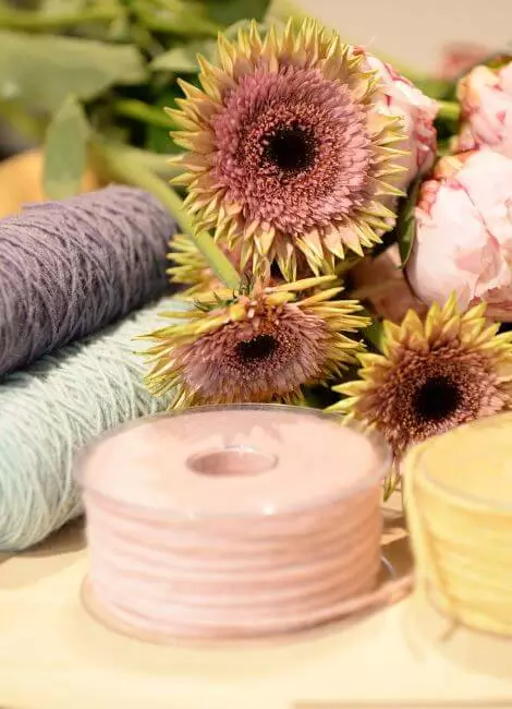 02-flower-arrangement-with-spring-aura
