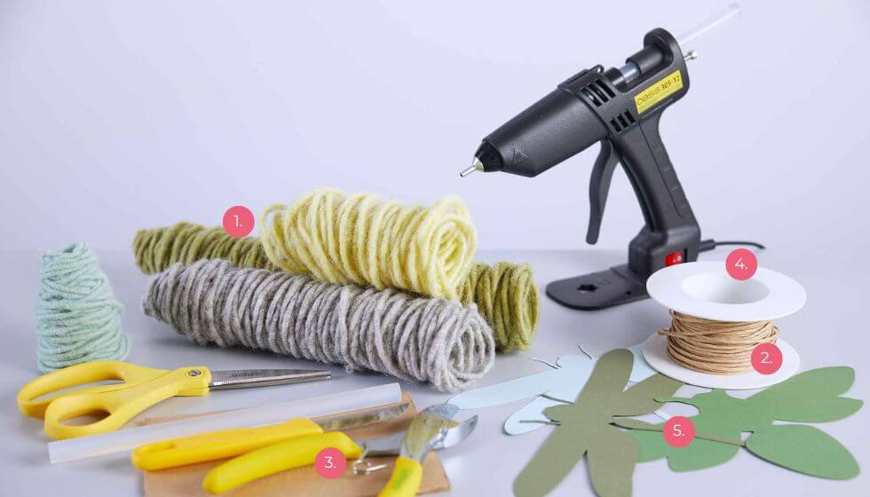 Making pom-pom butterflies utensils