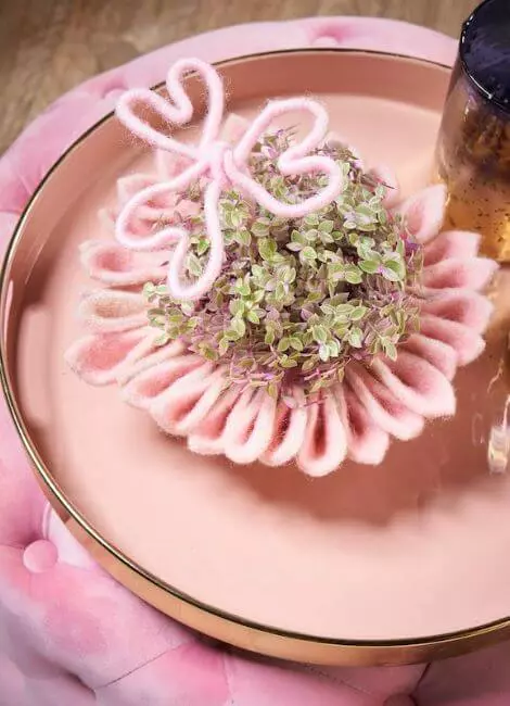 Delicate flower pot cover 6