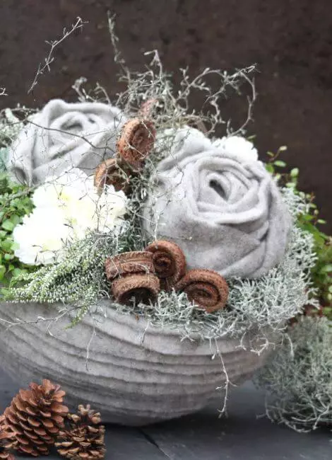 Stylish funeral and grave decorations 12