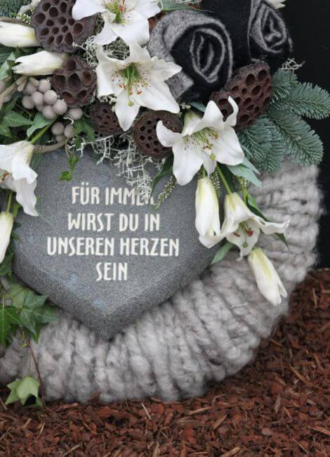 Stylish funeral and grave decorations 3