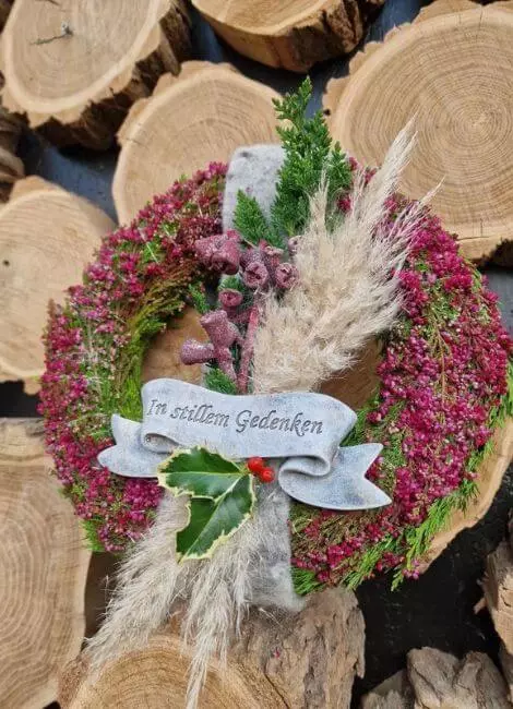 Stylish funeral and grave decorations 6