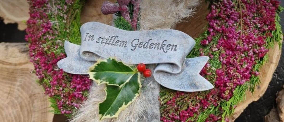 Stylish funeral and grave decorations 01