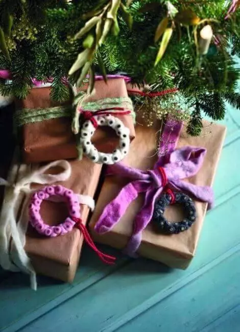 Tree decorations as gift tags