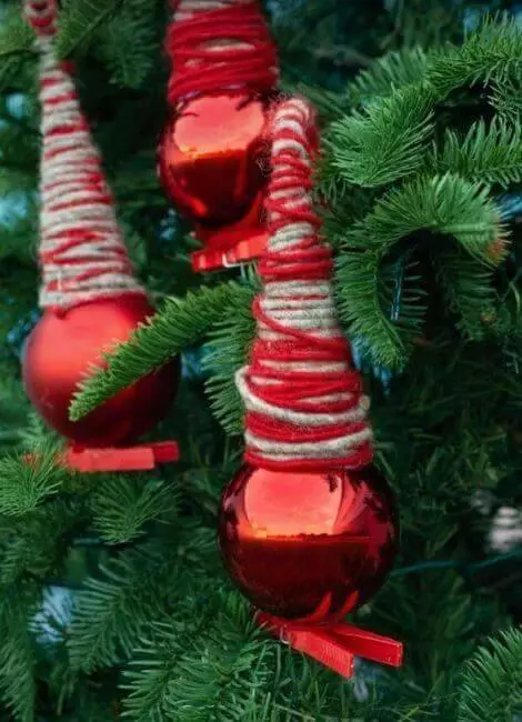 Plain coloured wool balls (1)