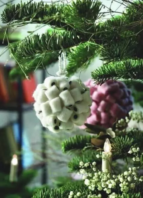 Plain coloured wool balls