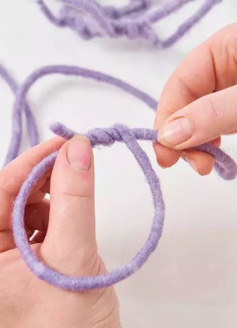 step-01-woollen blossoms
