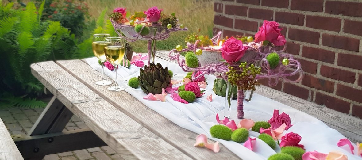 Design garden table with lanterns