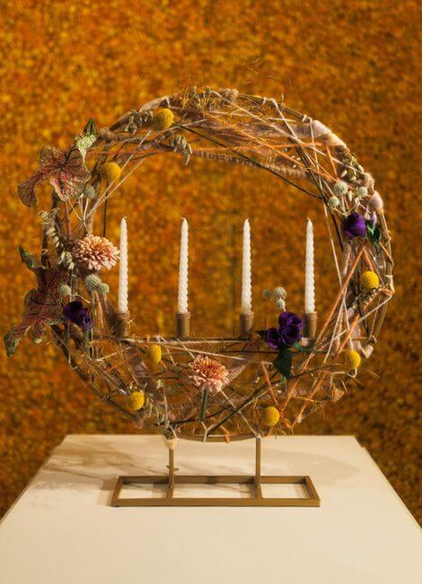 Kerzenständer mit Blumen