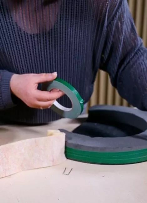 01-adhesive tape fastening