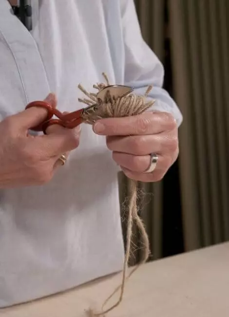 05-tassel-cutting